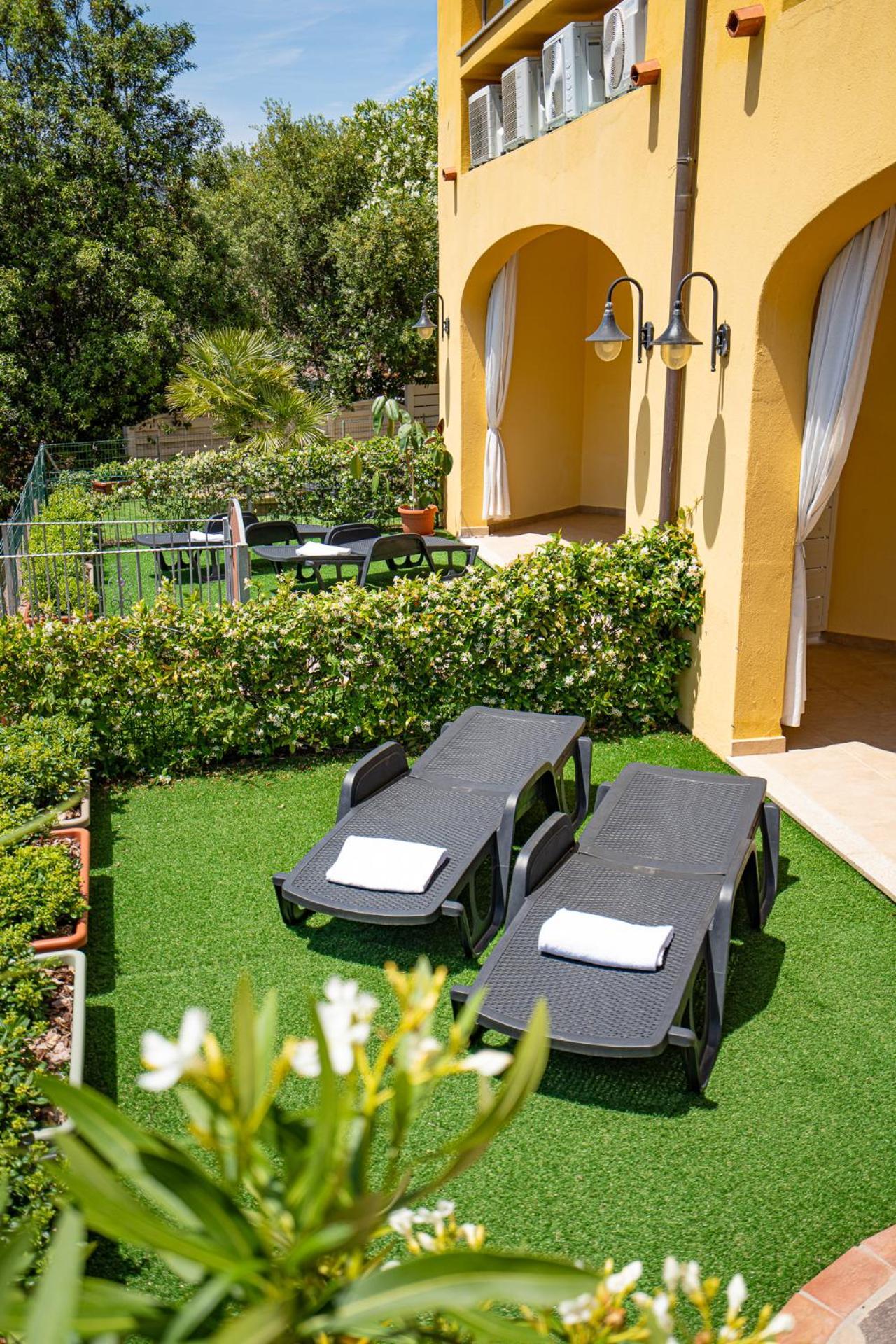 Hotel Lu Pitrali San Teodoro  Kültér fotó